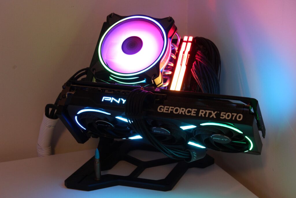 This is neither a black and white nor a minimalist build