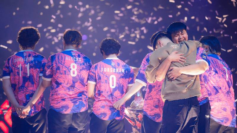 mindfreak and PatMen embrace at Masters Toronto