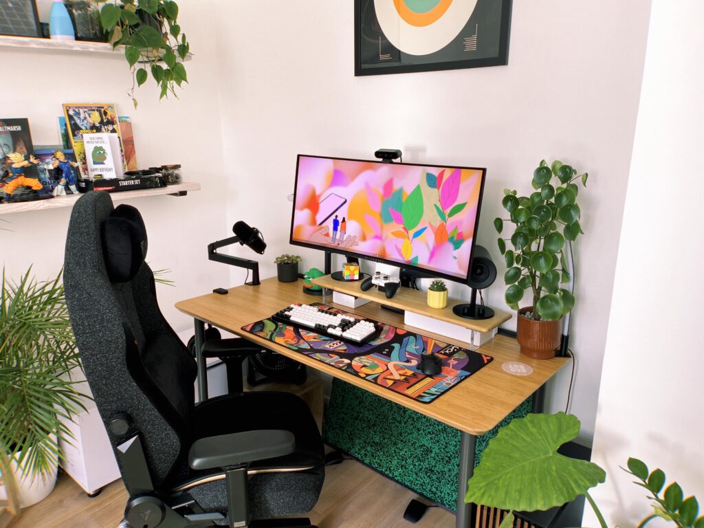 Taking a pic of my current working/gaming corner before I have to move out!