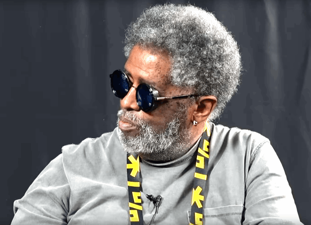 Can someone identify what specific glasses Mike Pondsmith is wearing here please?
