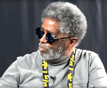 Can someone identify what specific glasses Mike Pondsmith is wearing here please?