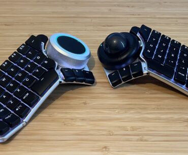Naya Create split keyboard with different modules installed on a wooden desk