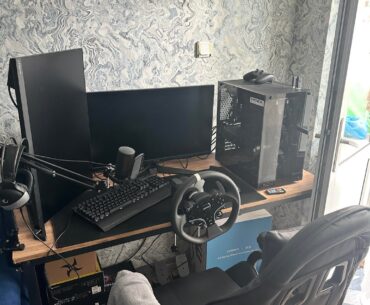 My humble station, mess of a cable management btw