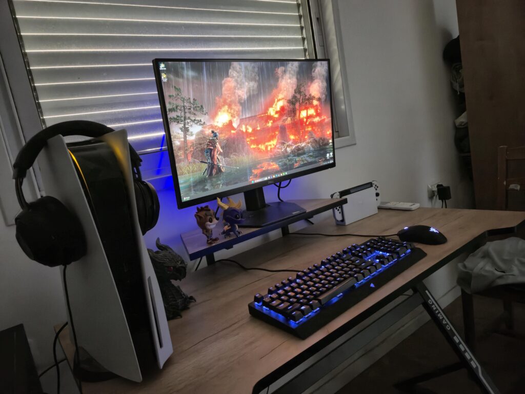 Updated the battlestation after the very good tips got on the subs. Dell 2721dgf