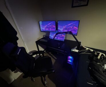 A pic from last night of how my setup currently is. Curious if anyone might have a wallpaper i can use :)