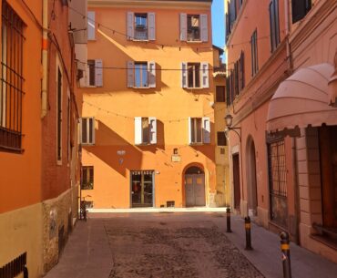 A Street called "Via dell'inferno" in Bologna Italy