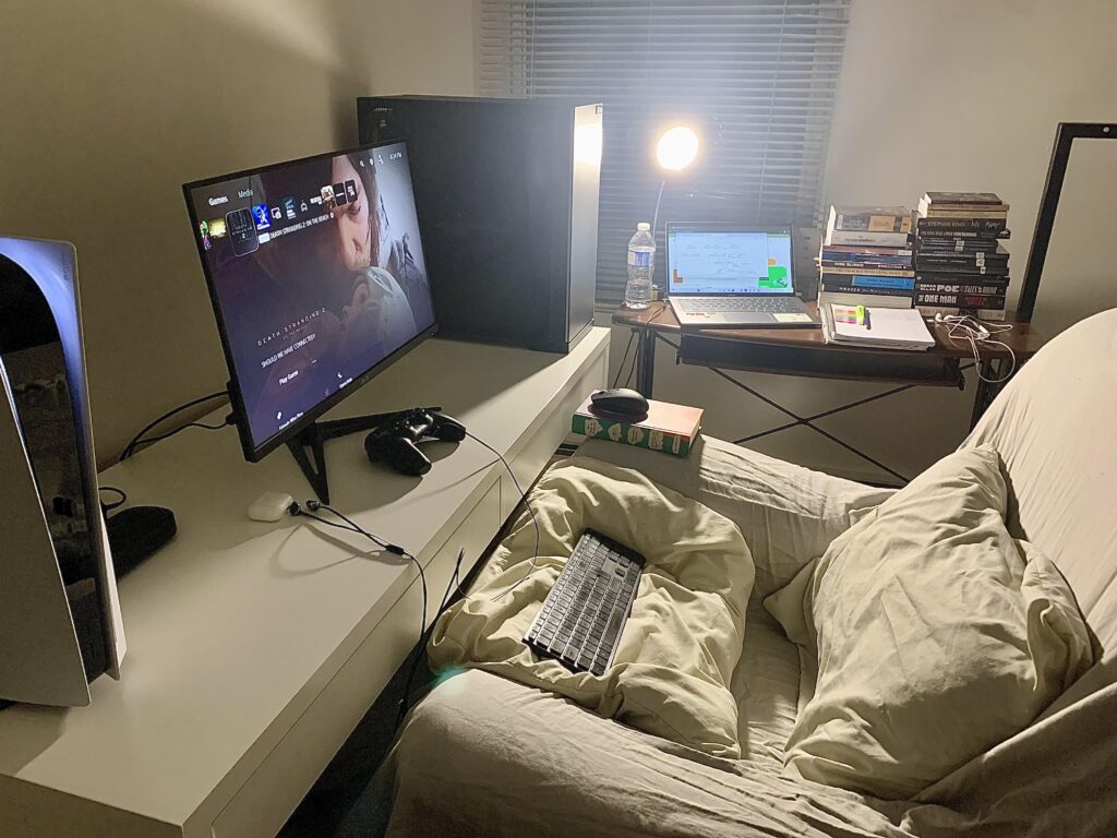 Very comfy Gaming + Studying Literature (Feel so grateful for my parents!!)