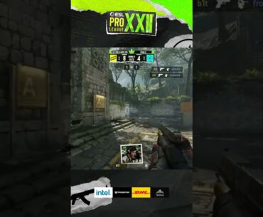 b1t CLUTCHES the impossible 1v3 on pistol! #clutch #esl #cs #кс #counterstrike #csgo