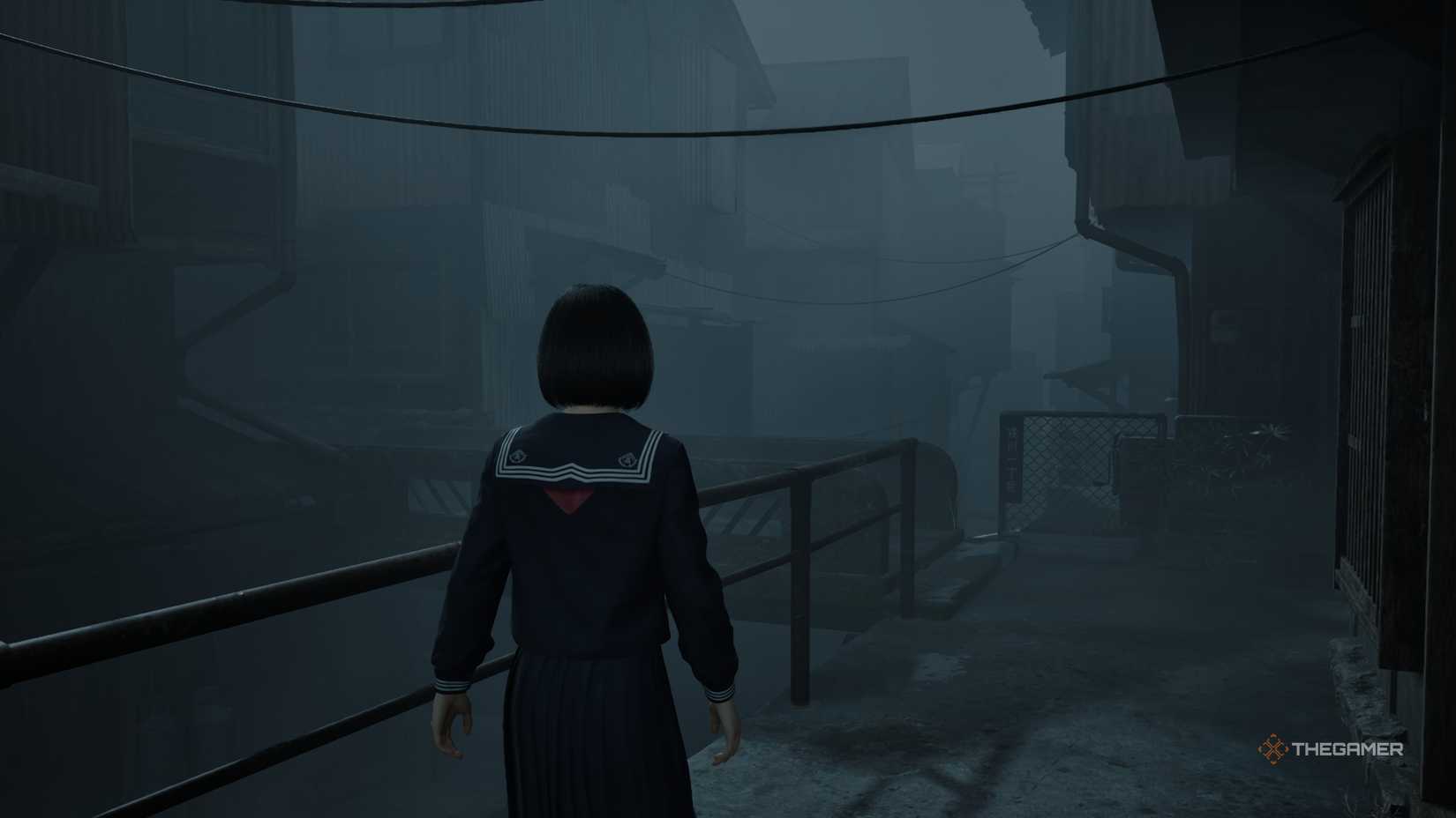 Hinako walking down a foggy alley in silent hill f.