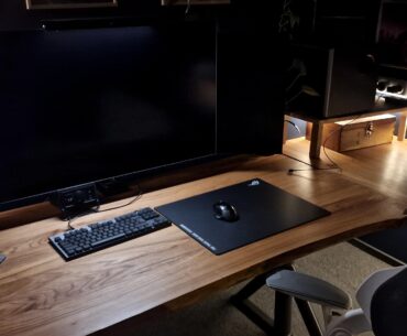 I don't have a flashy wallpaper to show off, in fact my rig is switched off.