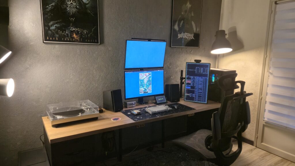 I'm quite satisfied with how my battlestation looks to post it here. Simple and cosy.