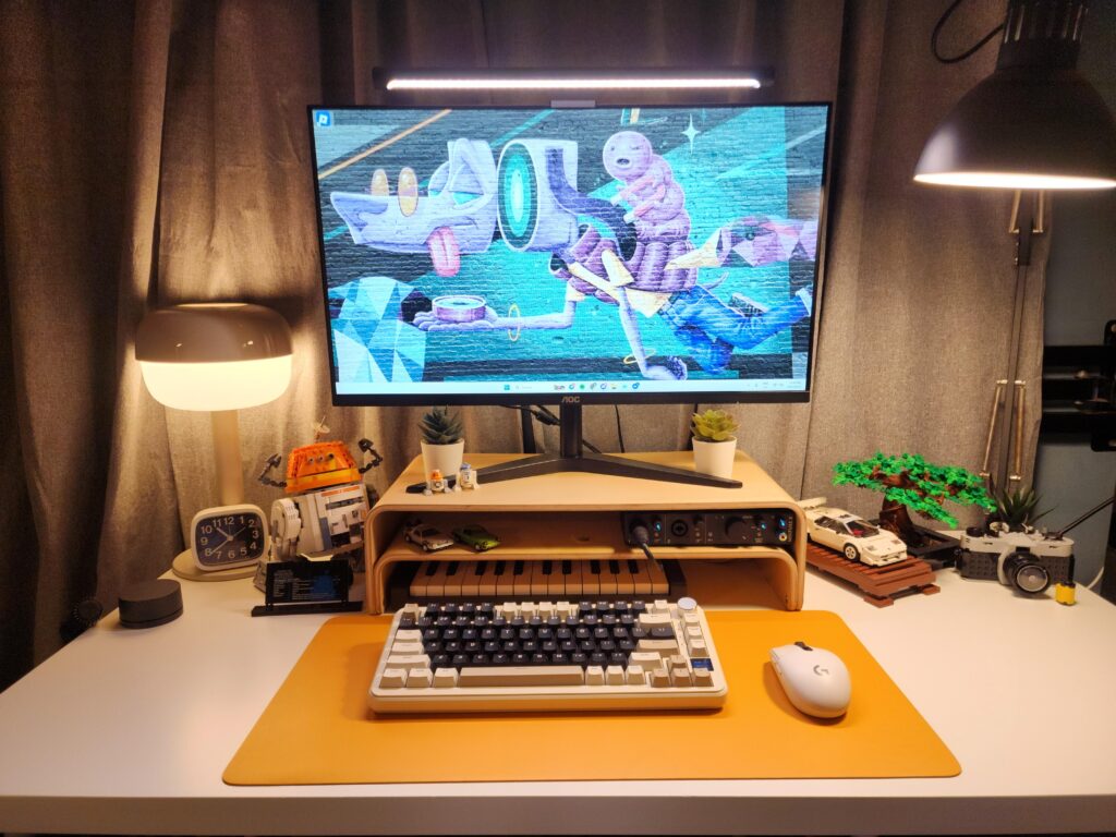 My little cozy bedroom desk.