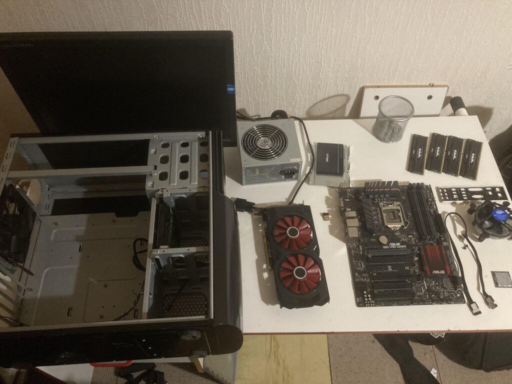I saw myself in my little cousin who dreamed of building a PC but didn’t have the money, so we’re building one together with cheap parts !