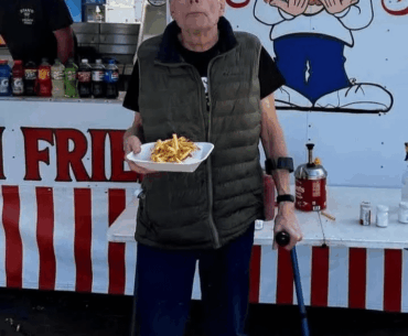 Stephen King appears to be holding a perfect plate of Cyberpunk 2077 fries. It's uncanny