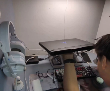 gaming laptop being hair dryer