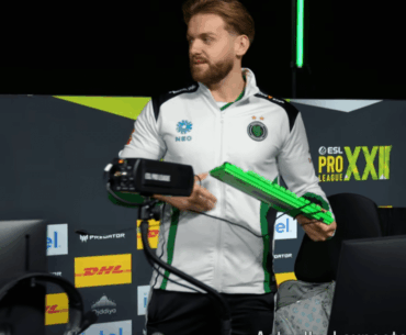 Niko's green keyboard and mouse.