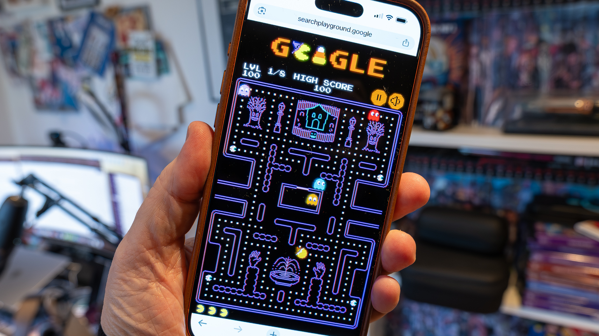 Google Doodle (31 October 2025) &ndash; Pac-Man played on iPhone 17 Pro Max