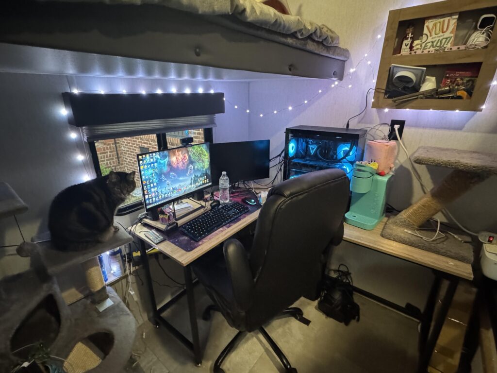 camper battlestation 😎