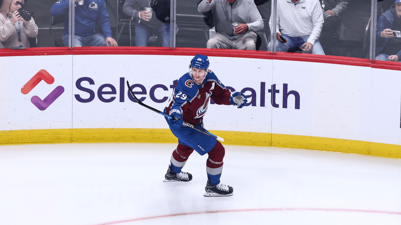 MacKinnon scores 2 goals, Avalanche top Bruins MacKinnon scores 2 goals, Avalanche top Bruins