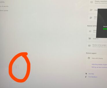 Why is this “LA” thing in the corner of my monitor?
