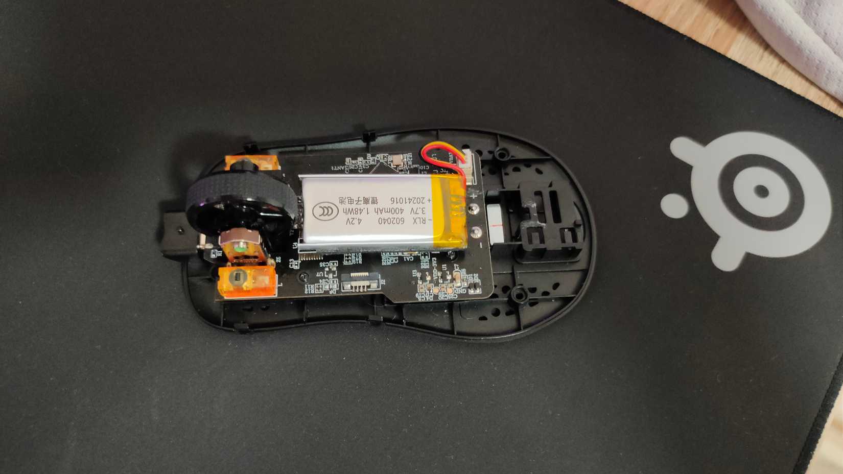 The Ajazz AJ179 Pro gaming mouse disassembled.