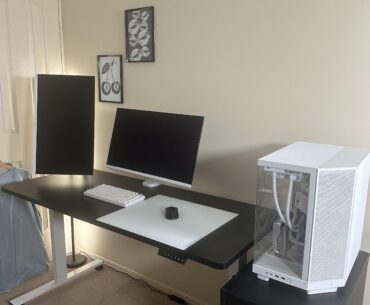 downgraded from 3 mointiors and rgb to a more minimal setup
