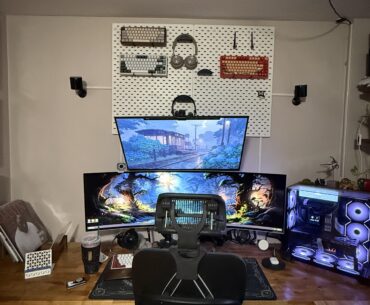 Looking for some advice, how can I fill the empty wall space?