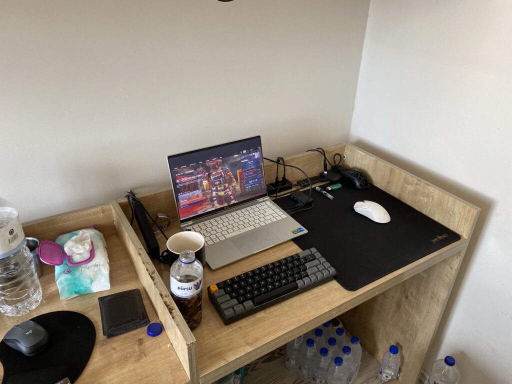 Dorm room gaming(ignore the filth there. are 6 people in this room