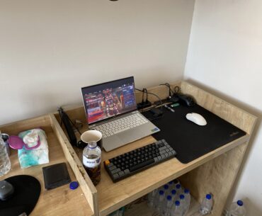 Dorm room gaming(ignore the filth there. are 6 people in this room