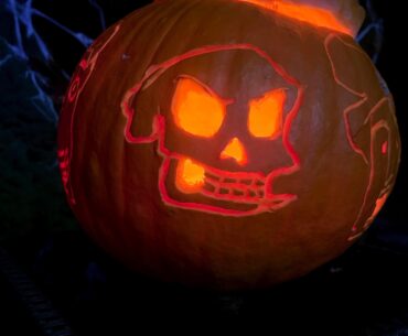 My daughter asked me to carve some Curse of Monkey Island characters onto a Jack-o'-lantern this year