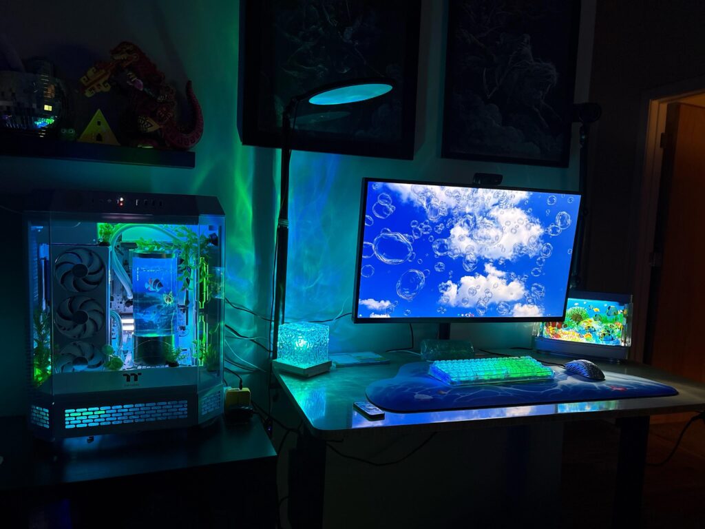 My new Frutiger aero/aqua inspired battle-station… I’m so obsessed!!! 🫧🐠🐟💚🫧