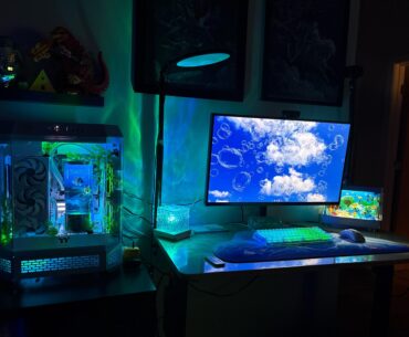 My new Frutiger aero/aqua inspired battle-station… I’m so obsessed!!! 🫧🐠🐟💚🫧