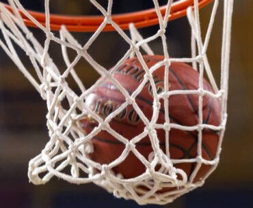 Which NBA team will stream games from courtside on the Apple Vision Pro?