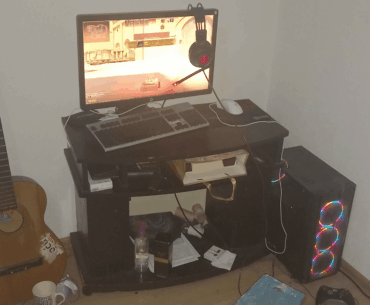 bro's chair broke so he'll be using this shitty stool for quite a while