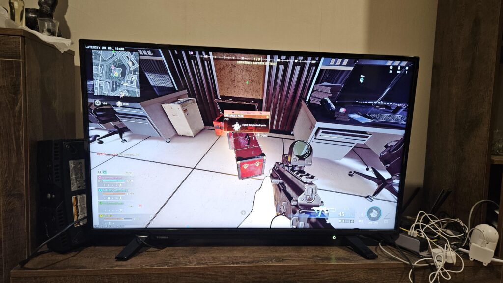 How to obtain these all Specialist perks in the Skyscraper in the downtown? I open the door with the numbers from the pool, but the 3 loots are always locked