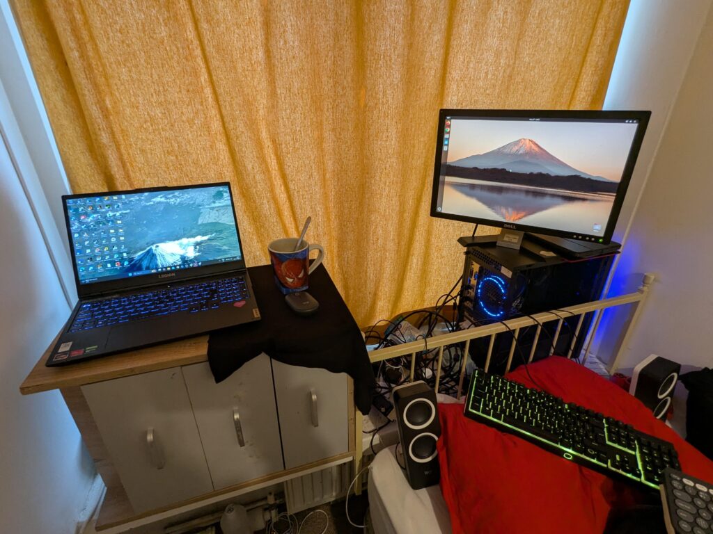 Perfect harmony. (ubuntu:pc+windows:laptop) with peripherals.