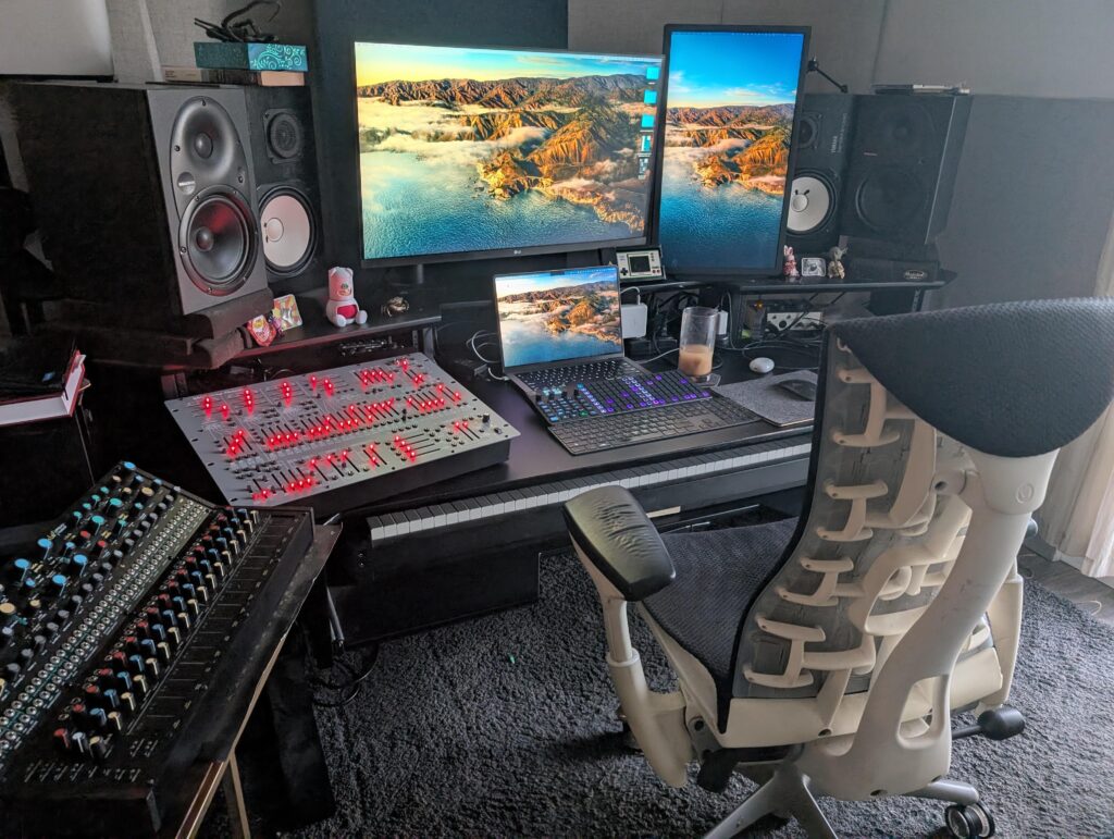 My coworker told me share my battlestation
