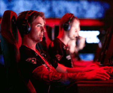 Who is the Danish GOAT of Esports? Dev1ce vs Caps