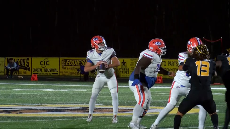 Gulfport QB Parker Nettles scans the field in a 38-35 win against the D'Iberville Warriors on...