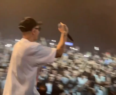 s1mple spotted on stage at a kizaru concert wearing FaZe pants
