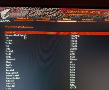 Gigabyte Auros Master X570 rev 1.2, Can it auto overclock ram?