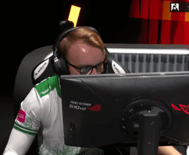 Does this position make it easier to peek corners?