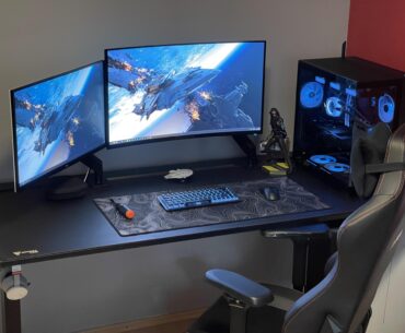 My corner. I'm very proud of this little setup.