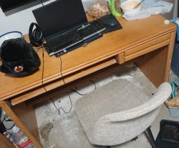 Shitty Command Center With Snacking and Socialism Capabilities ☭