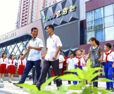 Closed-network cybercafe gives Pyongyang locals access to Western games