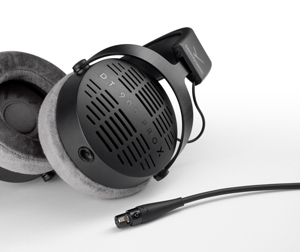 Another „Gaming Headset“ bites the dust, tired of overpriced/hyped headphones.