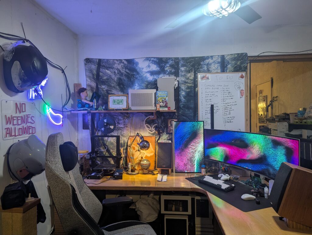 I see a lot of refined spaces, what about some unhinged battlestations?