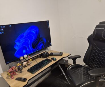 Minimalist battlestation and Steam deck