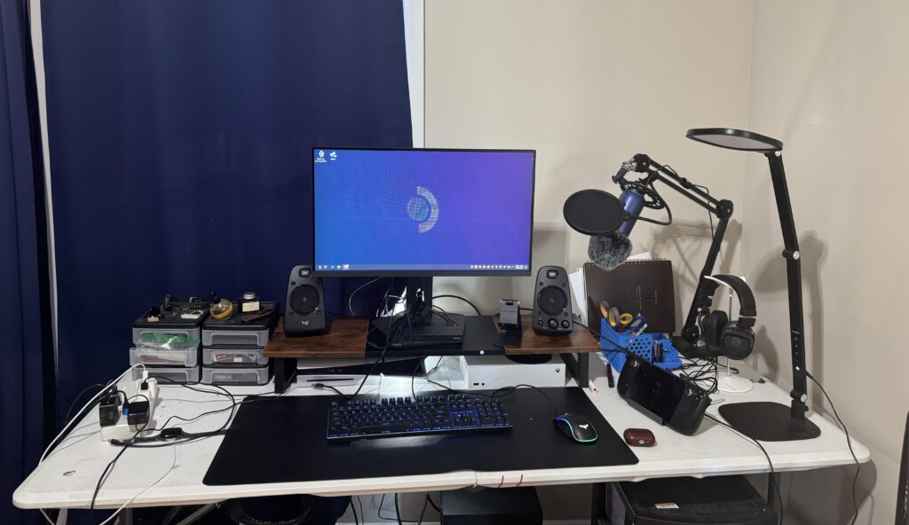 Been doing a lot of work to try to turn this from a shitty into an average battle station. Still struggling with cable management