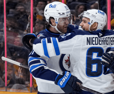 Niederreiter scores twice, Jets snap 4-game losing streak with win against Predators